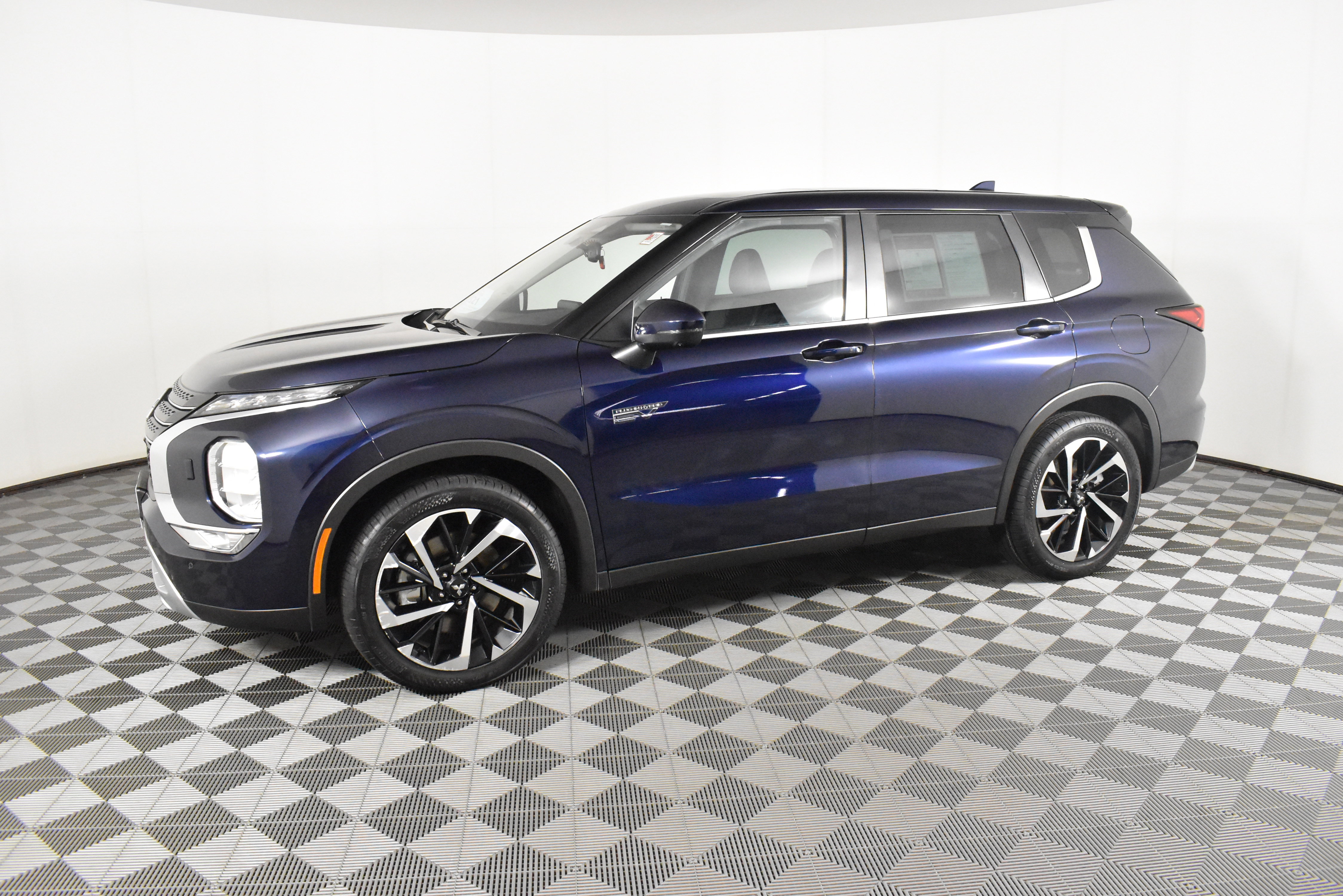 Used 2023 Mitsubishi Outlander SE image 9