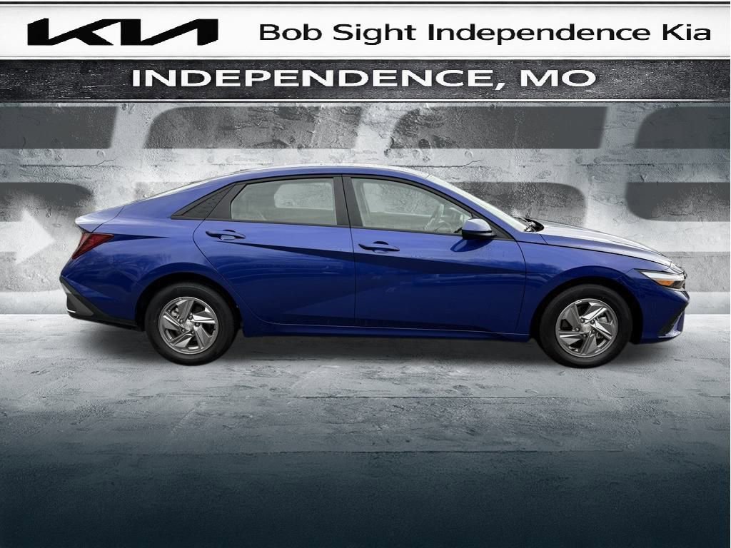 Used 2024 Hyundai Elantra SE image 12