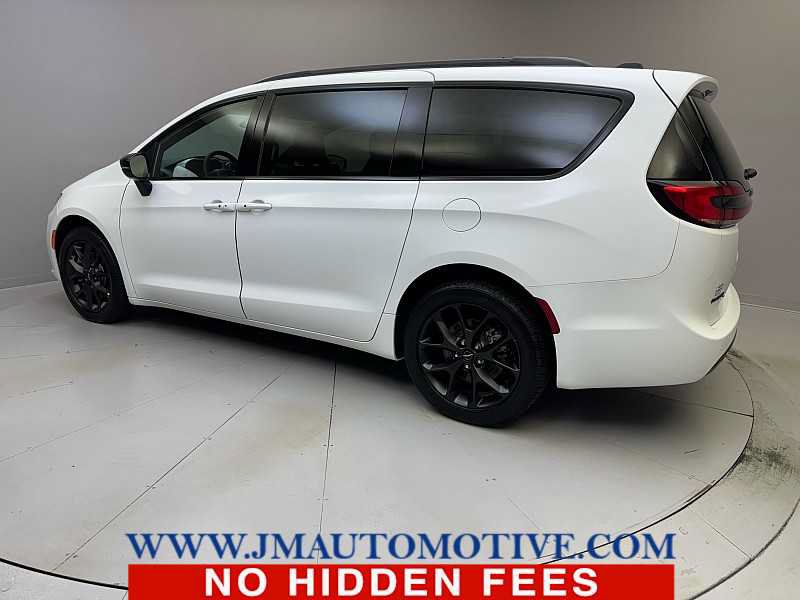 Used 2024 Chrysler Pacifica Touring-L w/ S Appearance Package AWD/4WD image 3