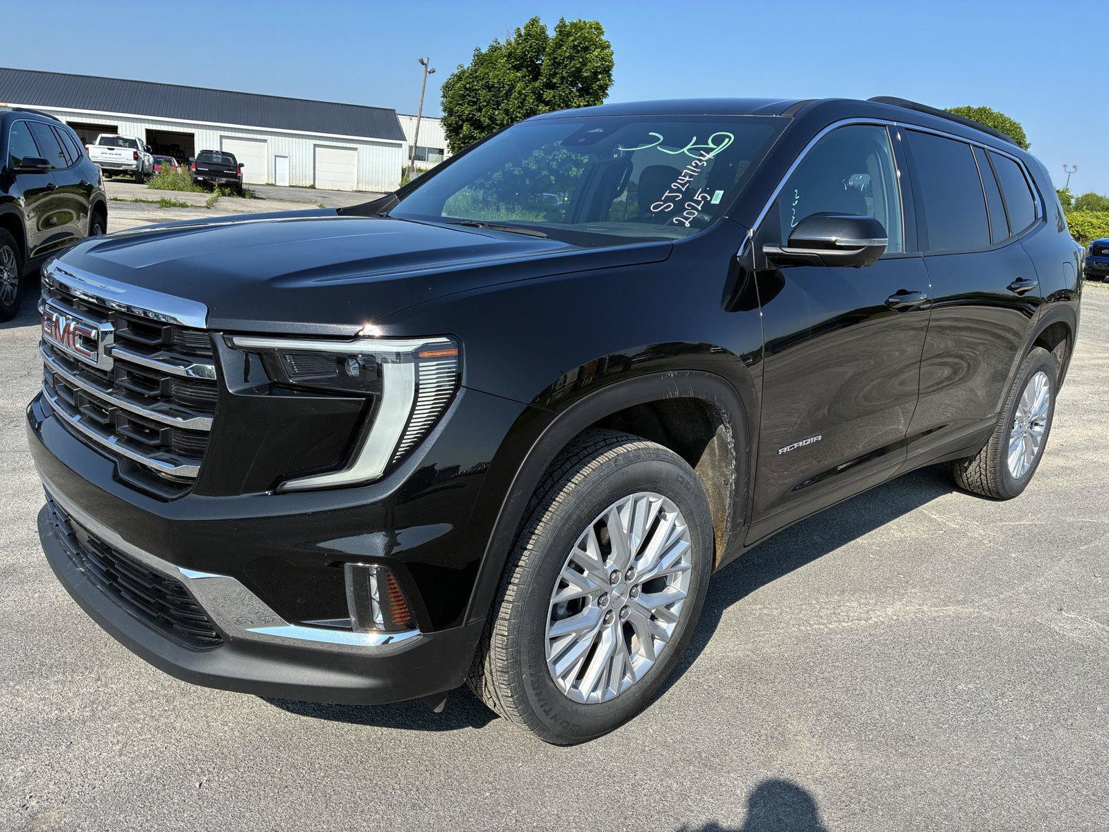 Used 2025 GMC Acadia Elevation w/ Elevation Premium Package AWD/4WD image 4