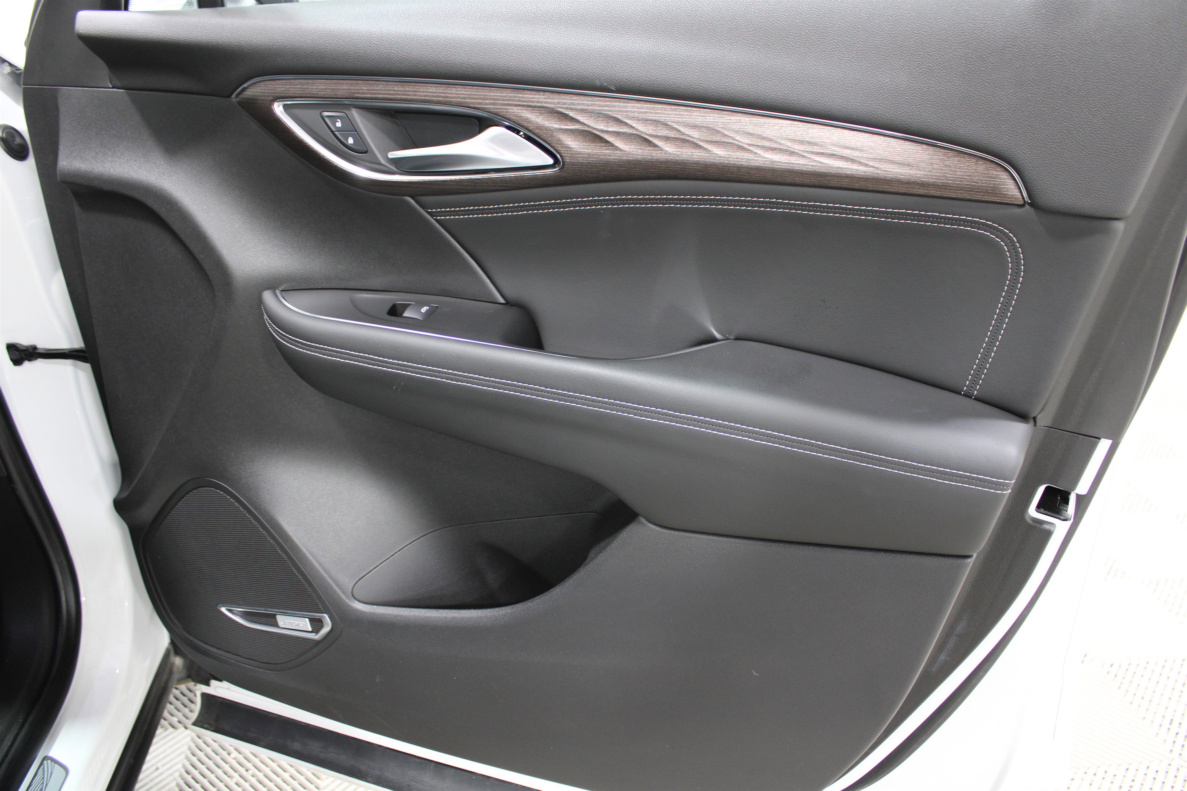 Used 2021 Buick Envision Avenir w/ Technology Package II image 25
