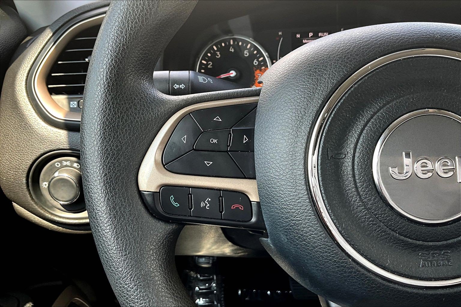 Used 2017 Jeep Renegade Sport w/ Power & Air Group FWD image 19