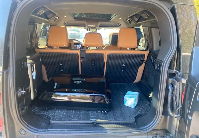 Used 2024 Land Rover Defender 110 S image 10