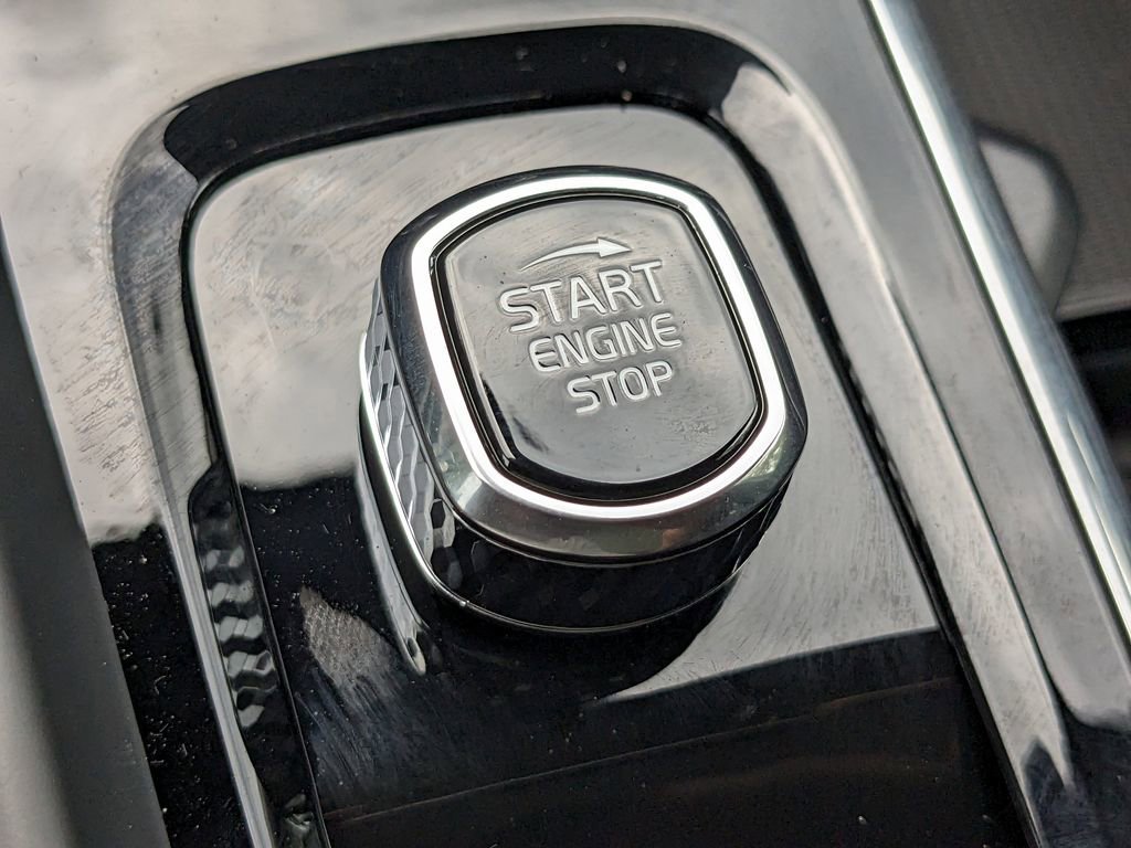 New 2025 Volvo XC60 B5 Plus w/ Protection Package Premier image 31