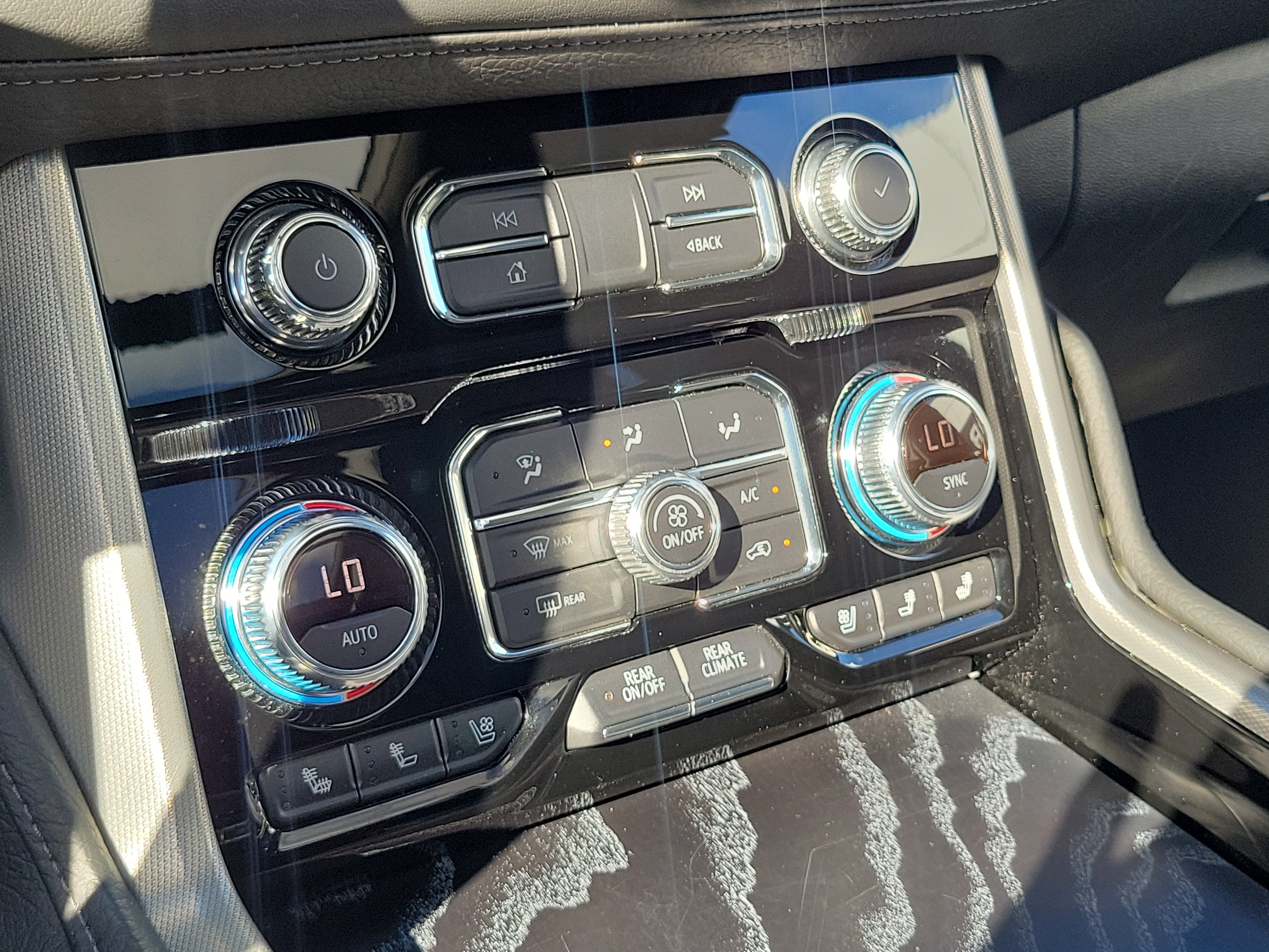Used 2021 GMC Yukon XL Denali w/ Denali Premium Package RWD image 28