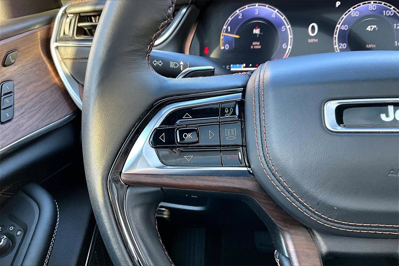 Certified 2025 Jeep Grand Cherokee Summit image 30