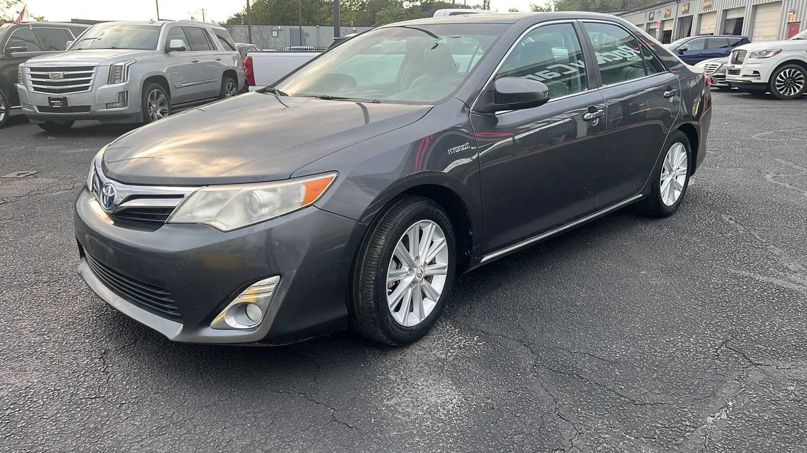 Used 2012 Toyota Camry XLE w/ Leather Pkg FWD image 7