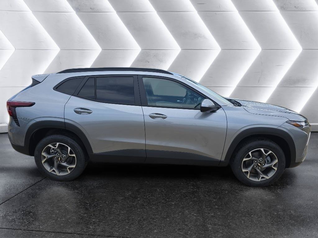 New 2026 Chevrolet Trax LT w/ Driver Confidence Package FWD image 4