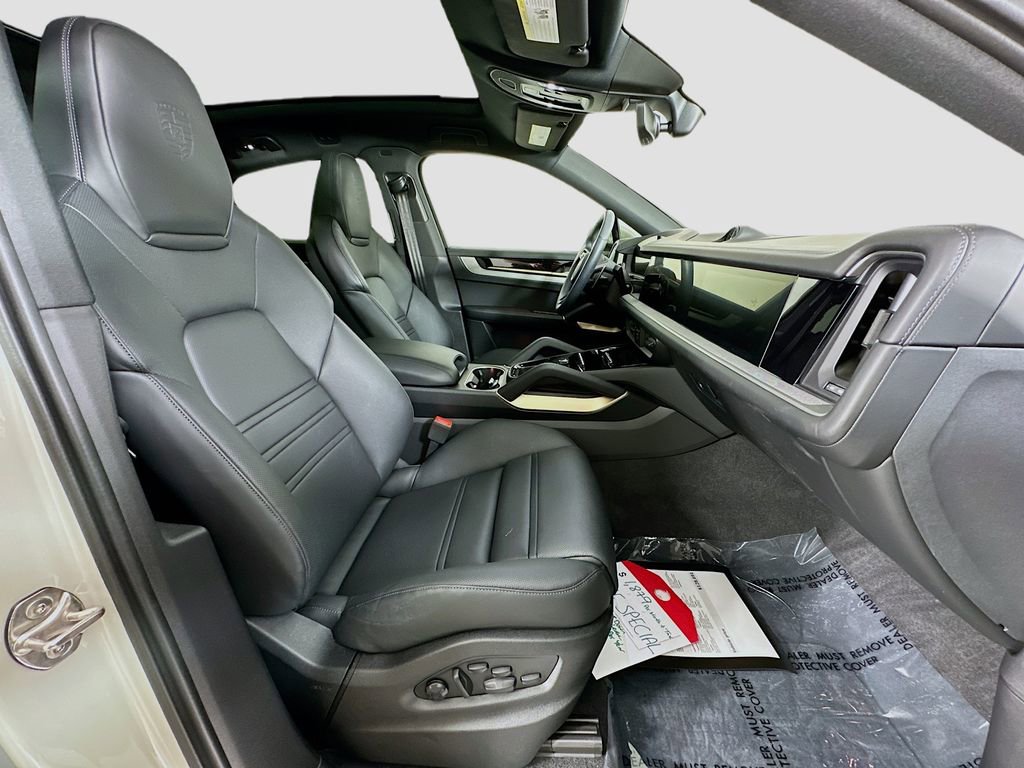 Used 2025 Porsche Cayenne S image 30