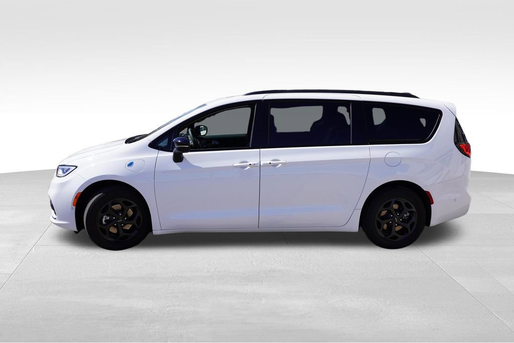 Used 2024 Chrysler Pacifica Premium image 9