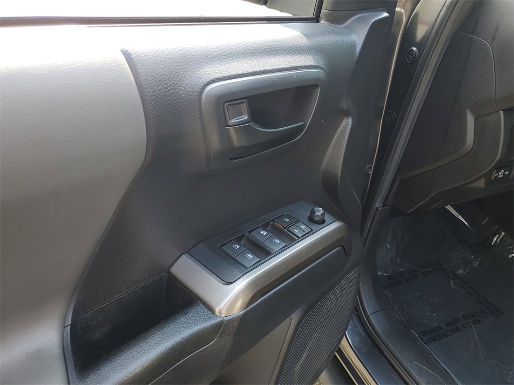 Used 2022 Toyota Tacoma SR5 w/ Technology Package image 19