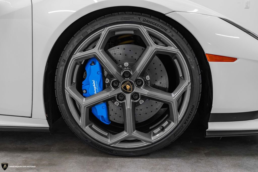 Used 2023 Lamborghini Huracan Tecnica image 8