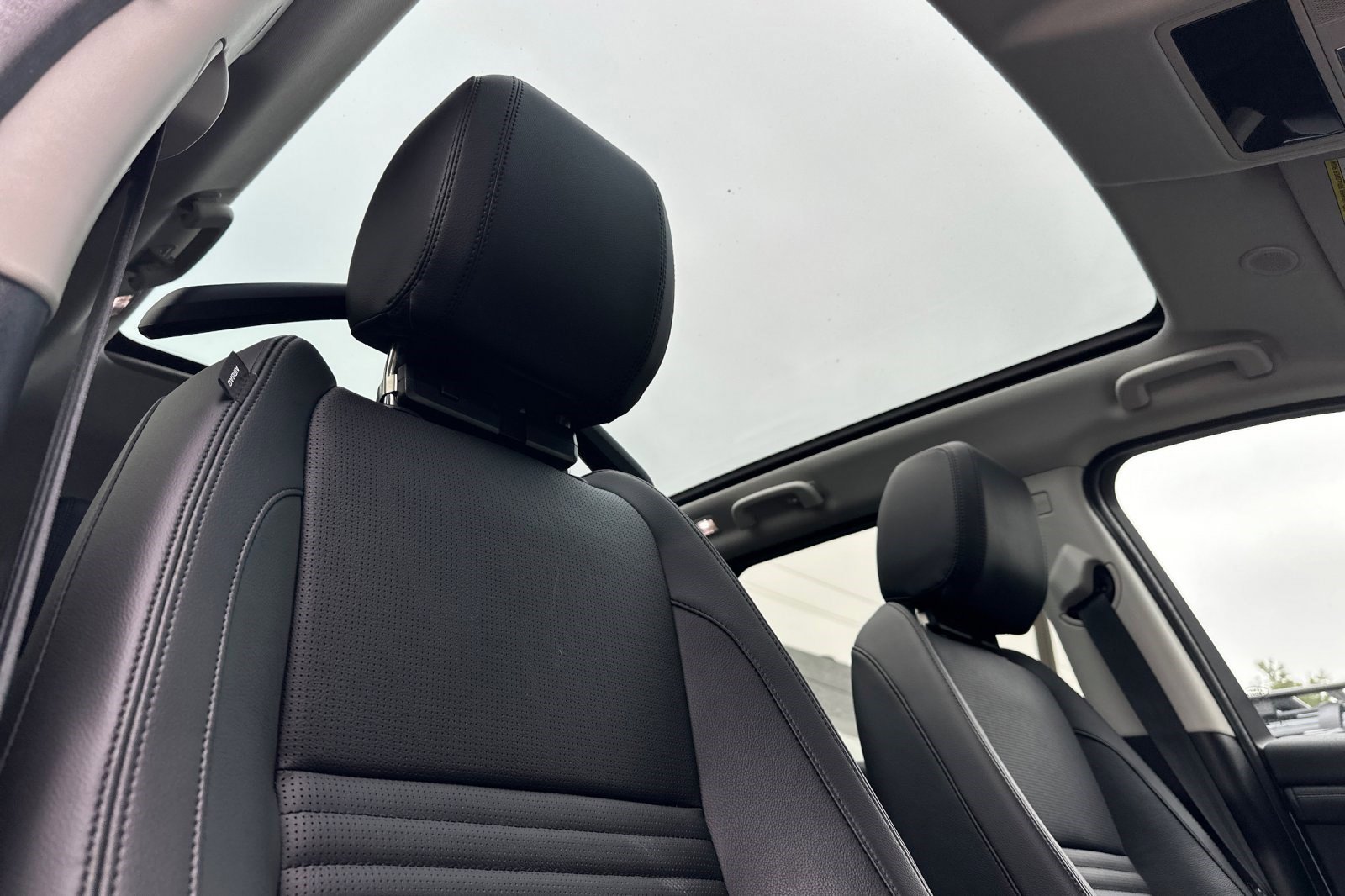 Used 2025 Land Rover Discovery Sport S image 25