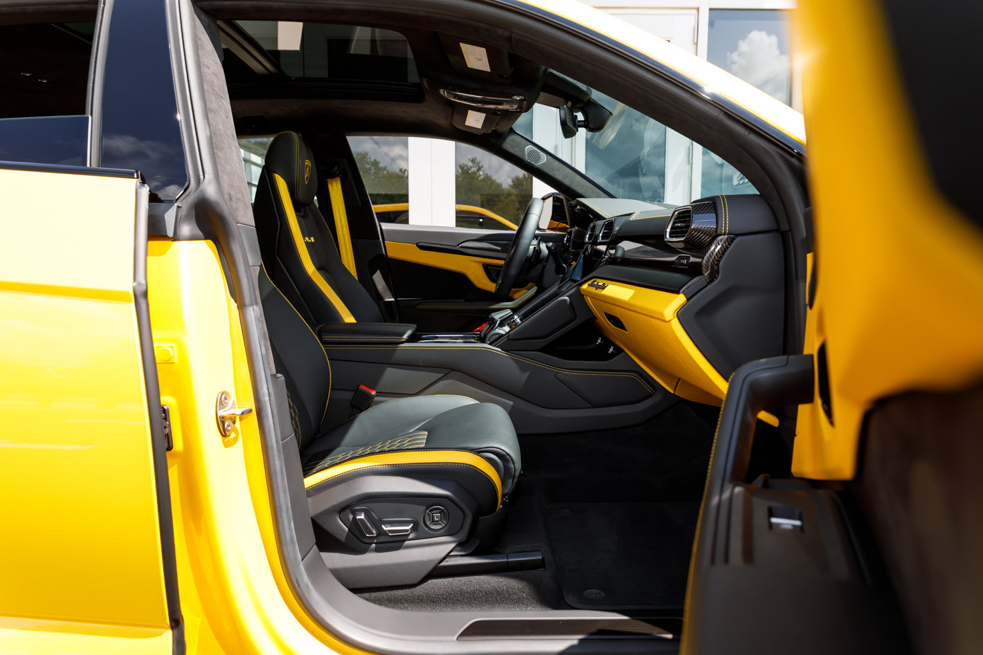 Used 2024 Lamborghini Urus S AWD/4WD image 46
