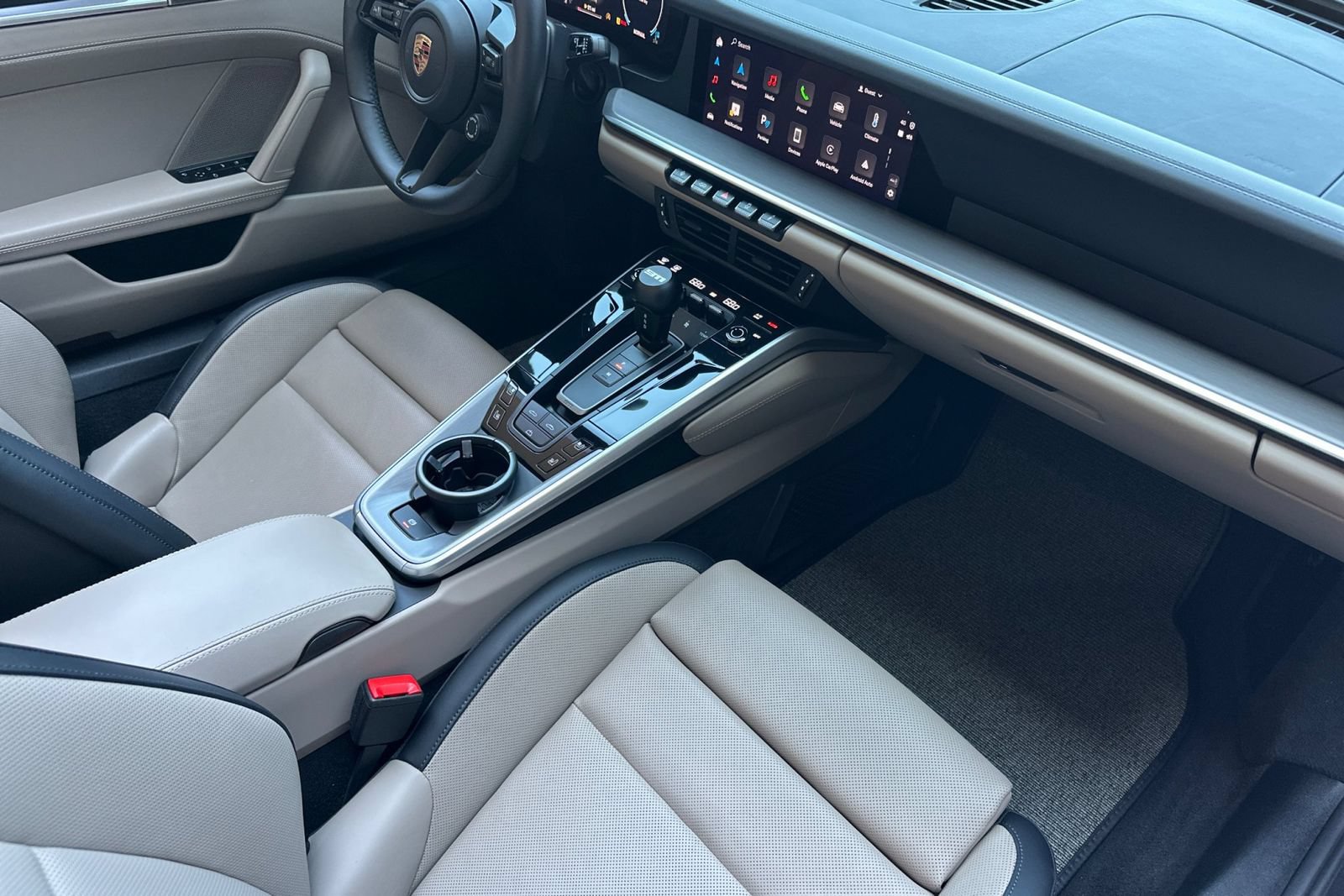 Used 2025 Porsche 911 Carrera RWD image 18