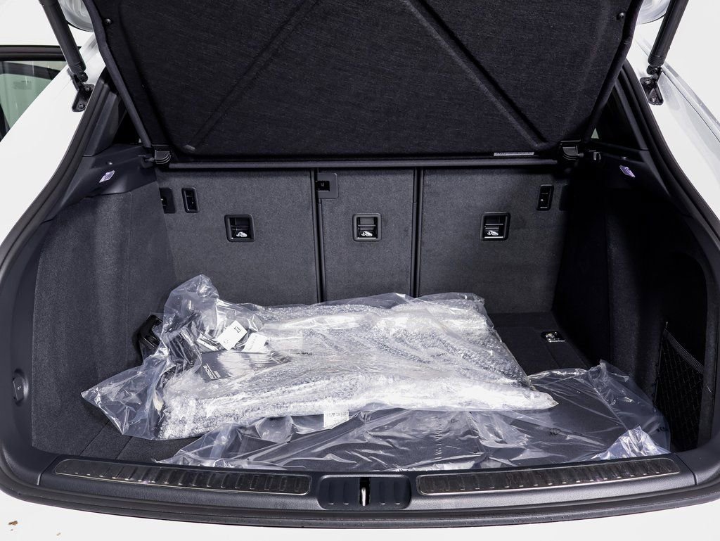 Certified 2025 Porsche Macan image 17