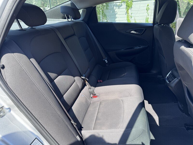 Used 2022 Chevrolet Malibu LT FWD image 17