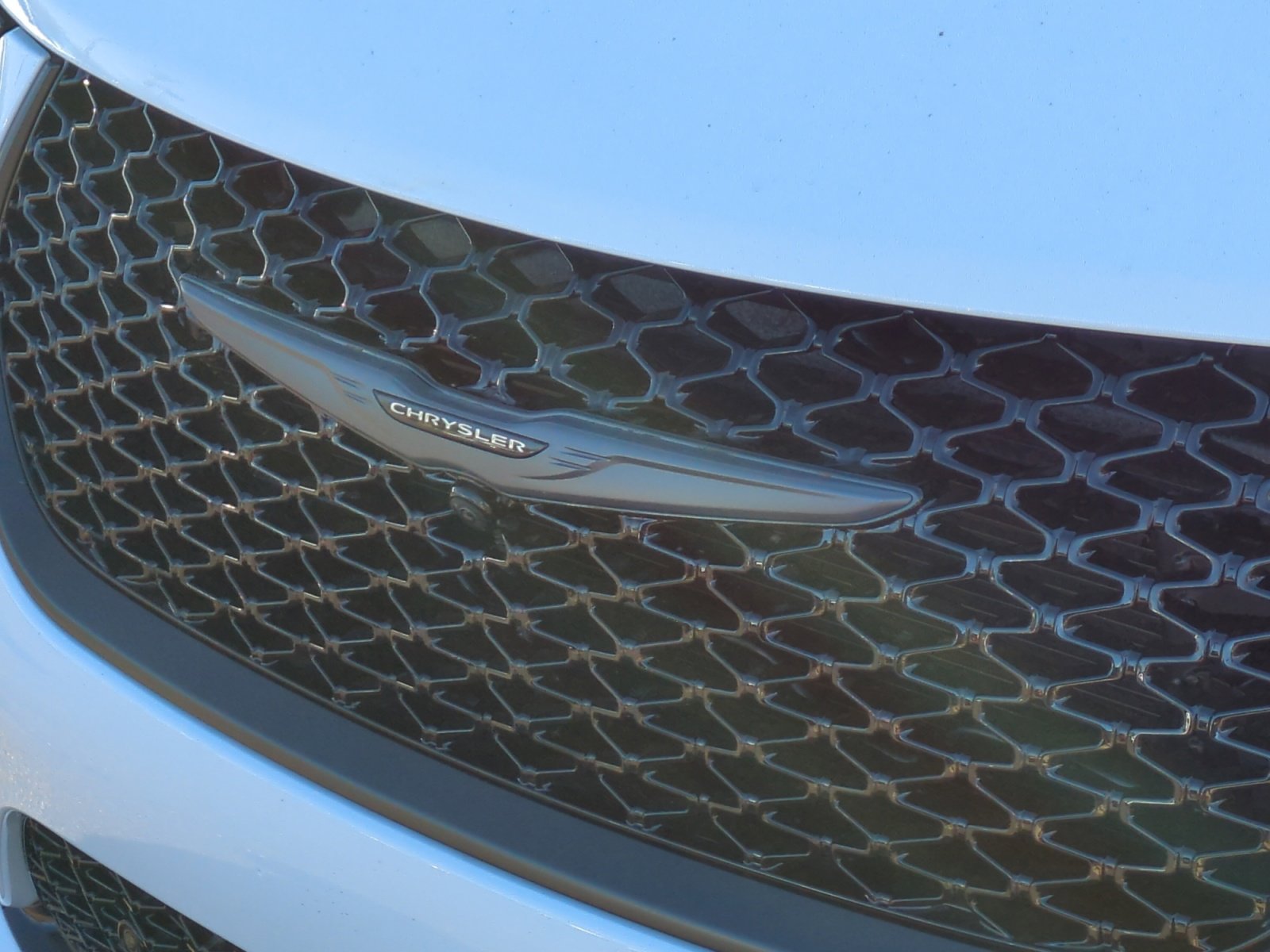 New 2026 Chrysler Pacifica Limited w/ Uconnect Theater Family Group image 23