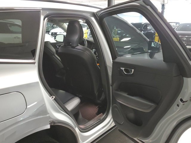 Used 2025 Volvo XC60 B5 Plus w/ Protection Package Premier AWD/4WD image 26