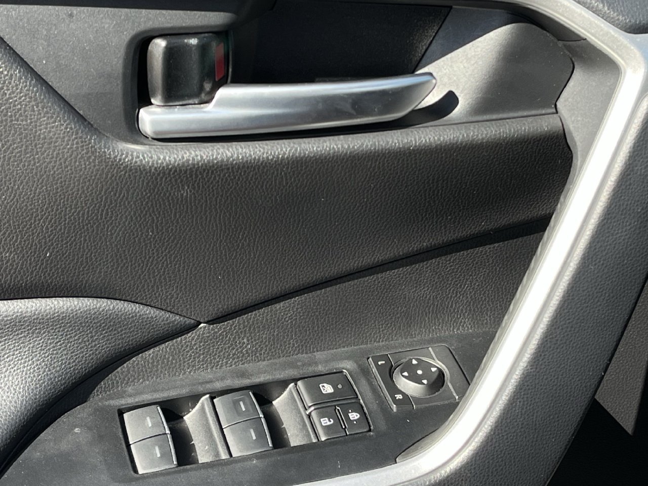 Used 2024 Toyota RAV4 XLE Premium FWD image 21