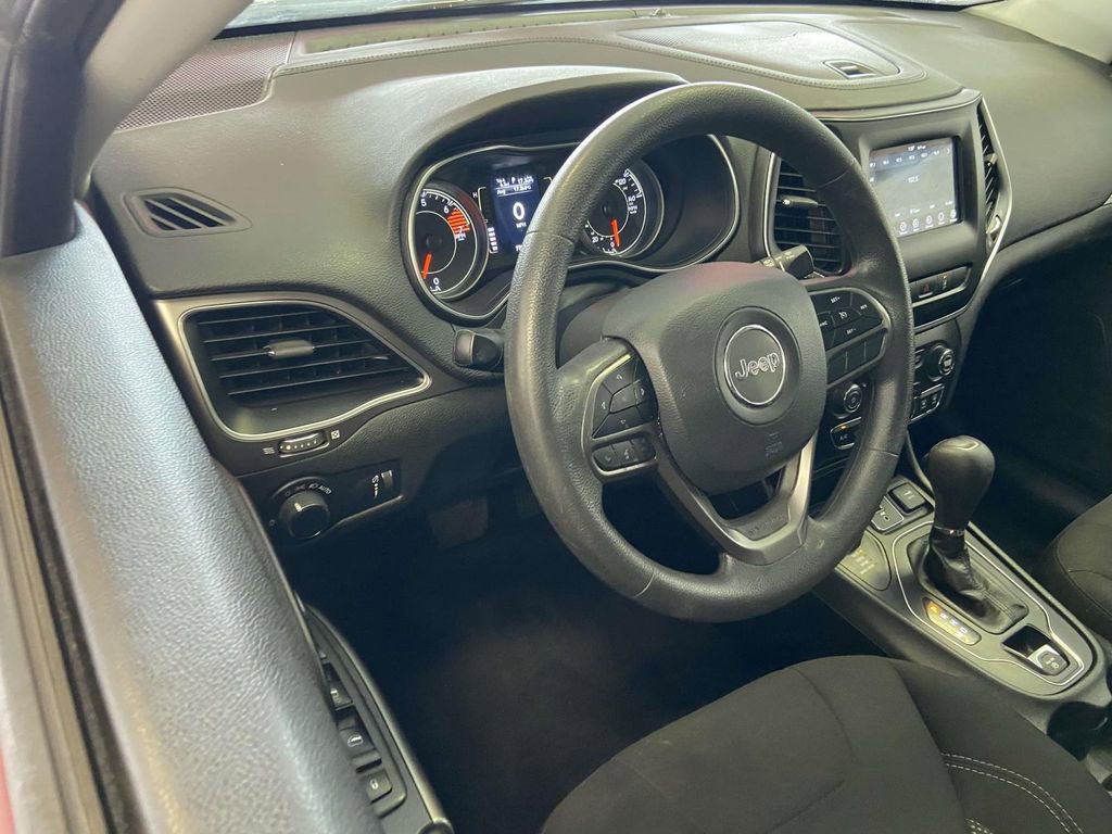 Used 2021 Jeep Cherokee Latitude AWD/4WD image 12