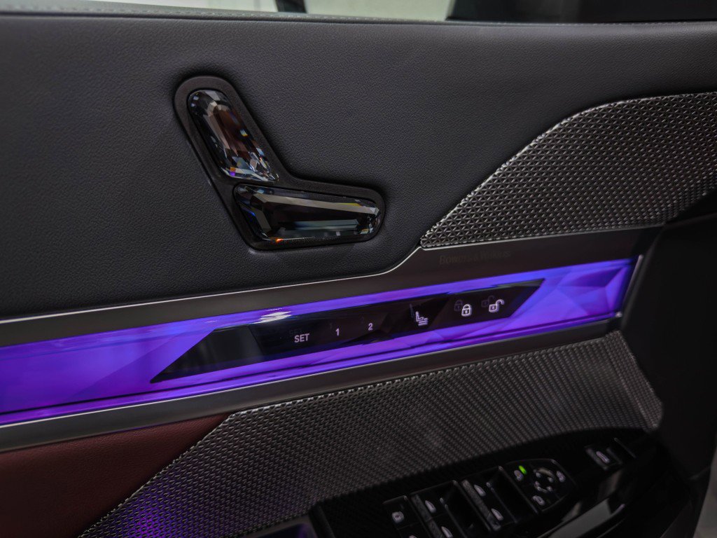 Used 2025 BMW 760i xDrive w/ Executive Package AWD/4WD image 32