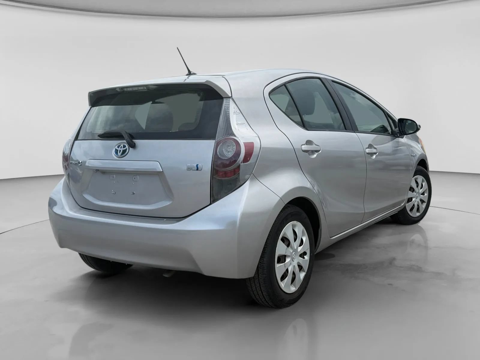 Used 2013 Toyota Prius C FWD image 5