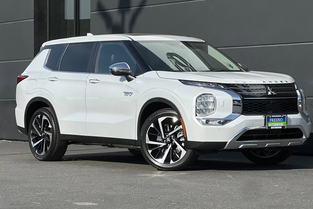 New 2025 Mitsubishi Outlander SE image 3