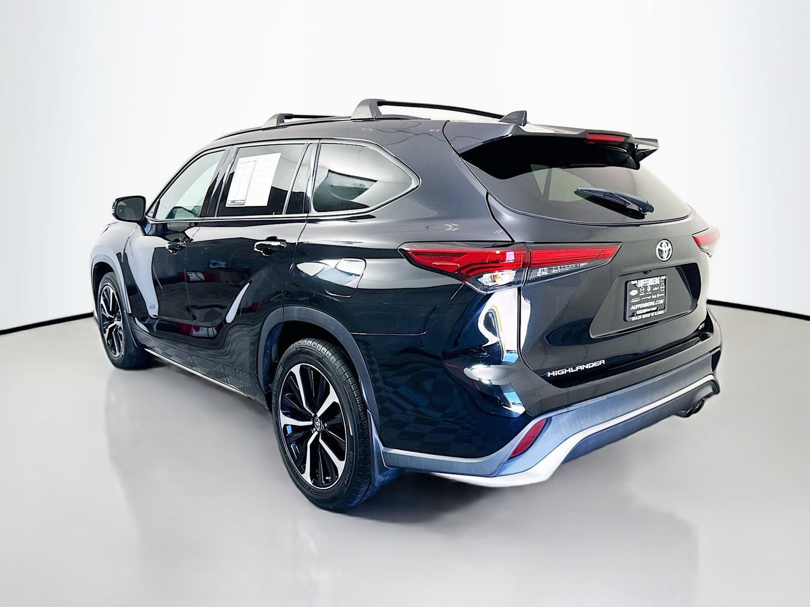 Used 2021 Toyota Highlander XSE FWD image 5