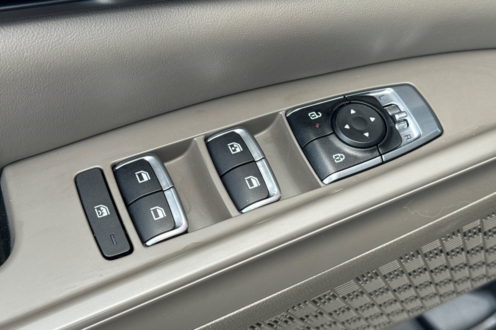 Used 2026 Kia Carnival FWD image 14