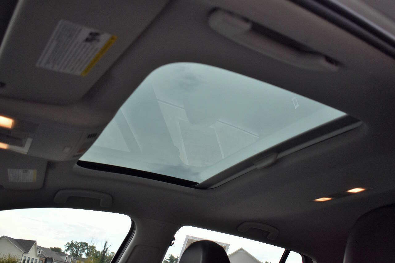 Used 2015 Volkswagen Golf S image 31