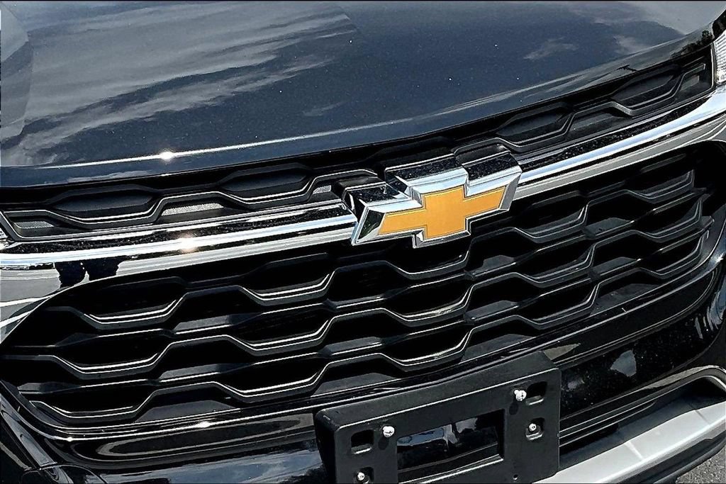 Used 2025 Chevrolet Trax LT FWD image 29