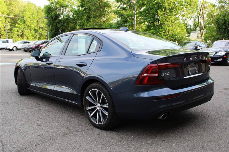 Used 2021 Volvo S60 T5 Momentum FWD image 3