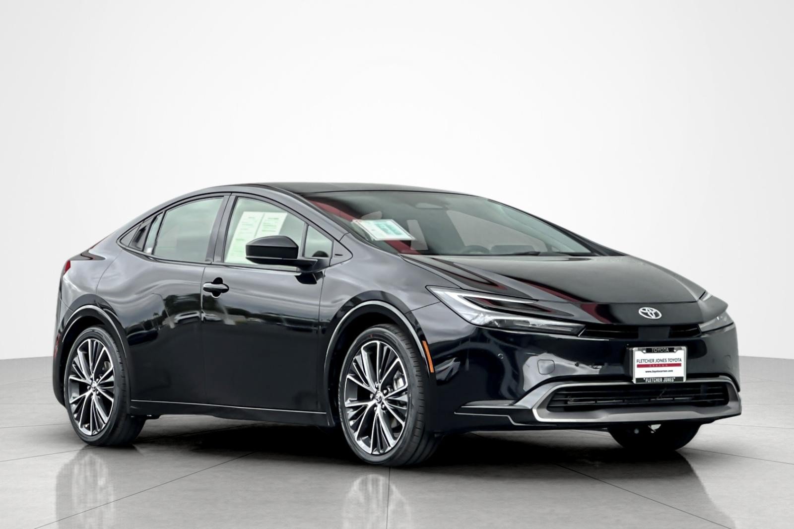Certified 2025 Toyota Prius XLE FWD image 7