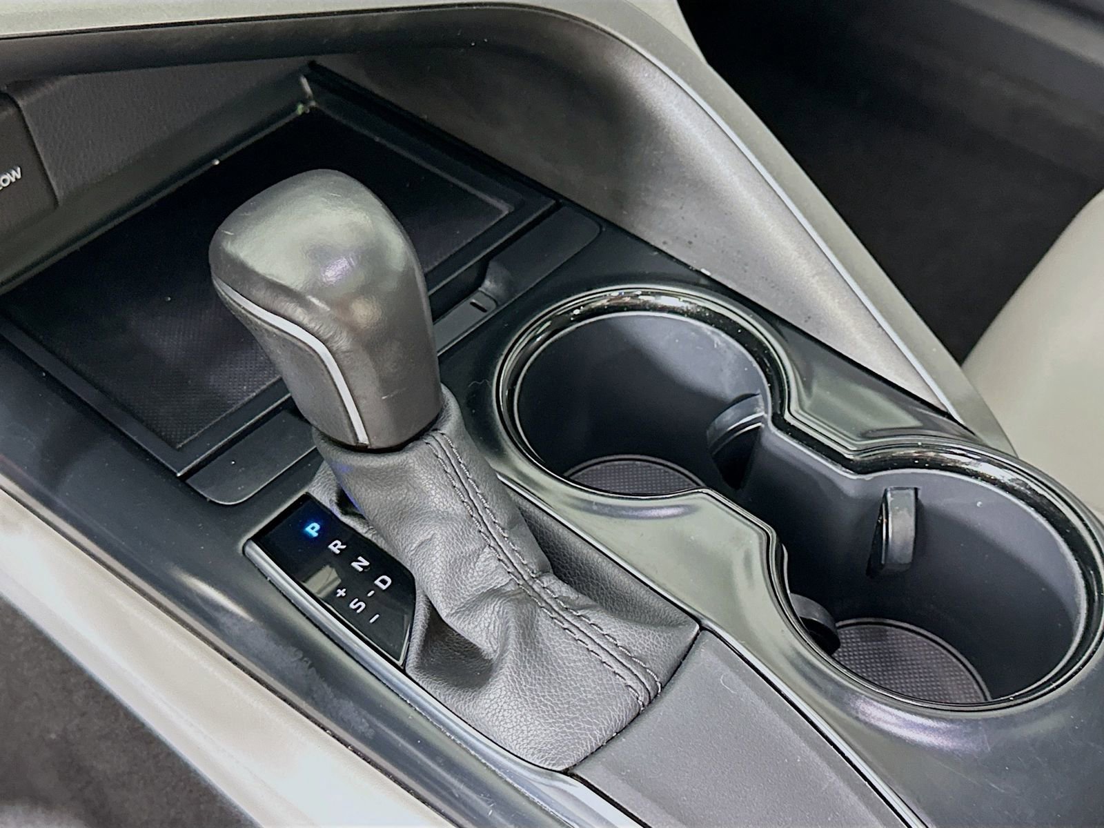 Certified 2020 Toyota Camry SE image 17