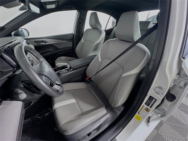 Used 2025 Toyota Camry SE image 9