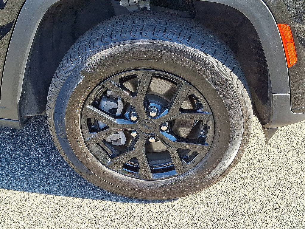 Certified 2025 Jeep Grand Cherokee L Altitude AWD/4WD image 19