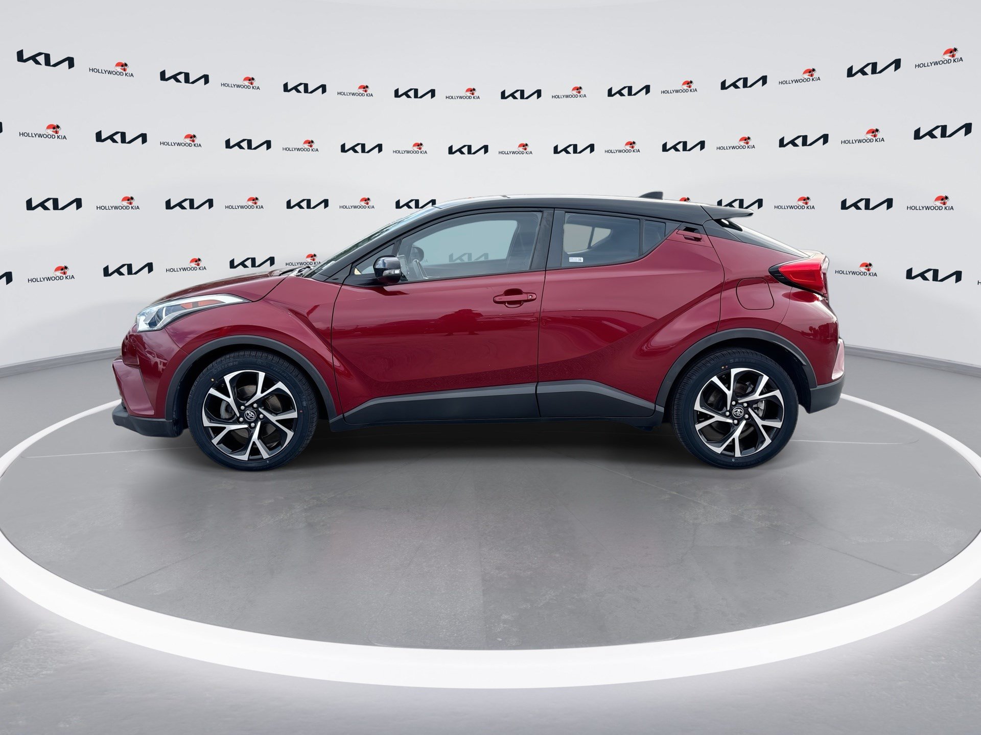Used 2019 Toyota C-HR XLE FWD image 5