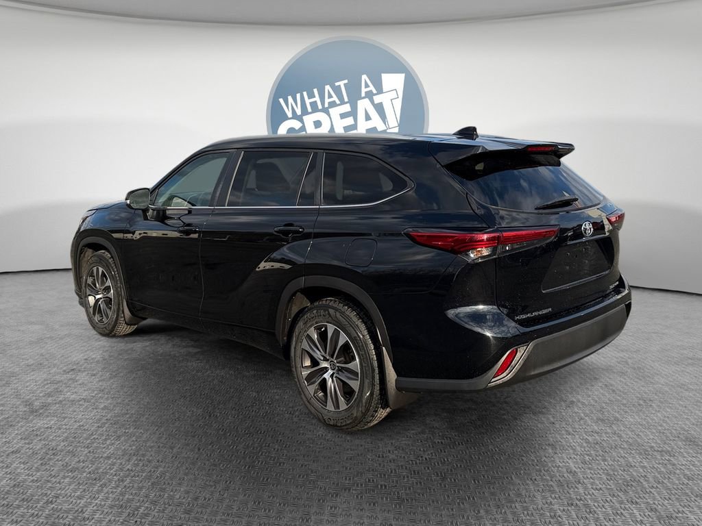 Used 2023 Toyota Highlander XLE image 6