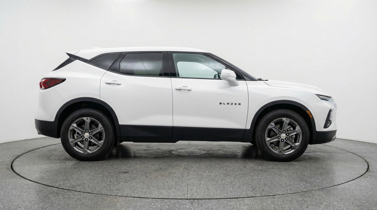 Used 2025 Chevrolet Blazer LT FWD image 11