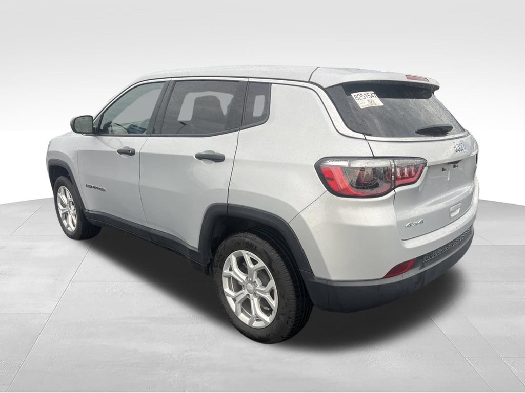 Used 2024 Jeep Compass Sport AWD/4WD image 6