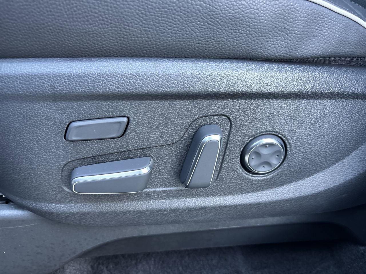 Used 2023 Hyundai Palisade Limited w/ Cargo Package image 13