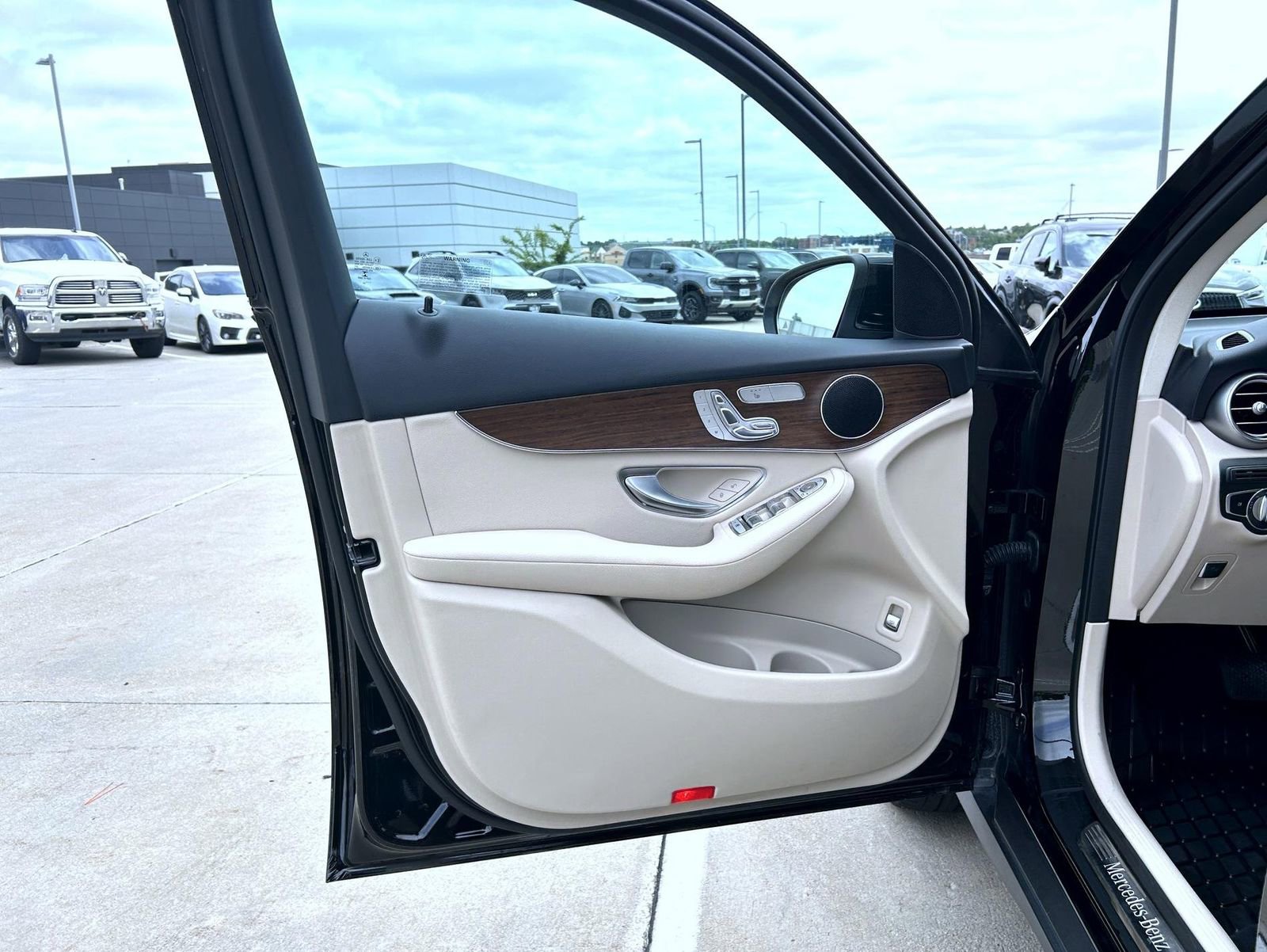 Used 2022 Mercedes-Benz GLC 300 4MATIC image 9