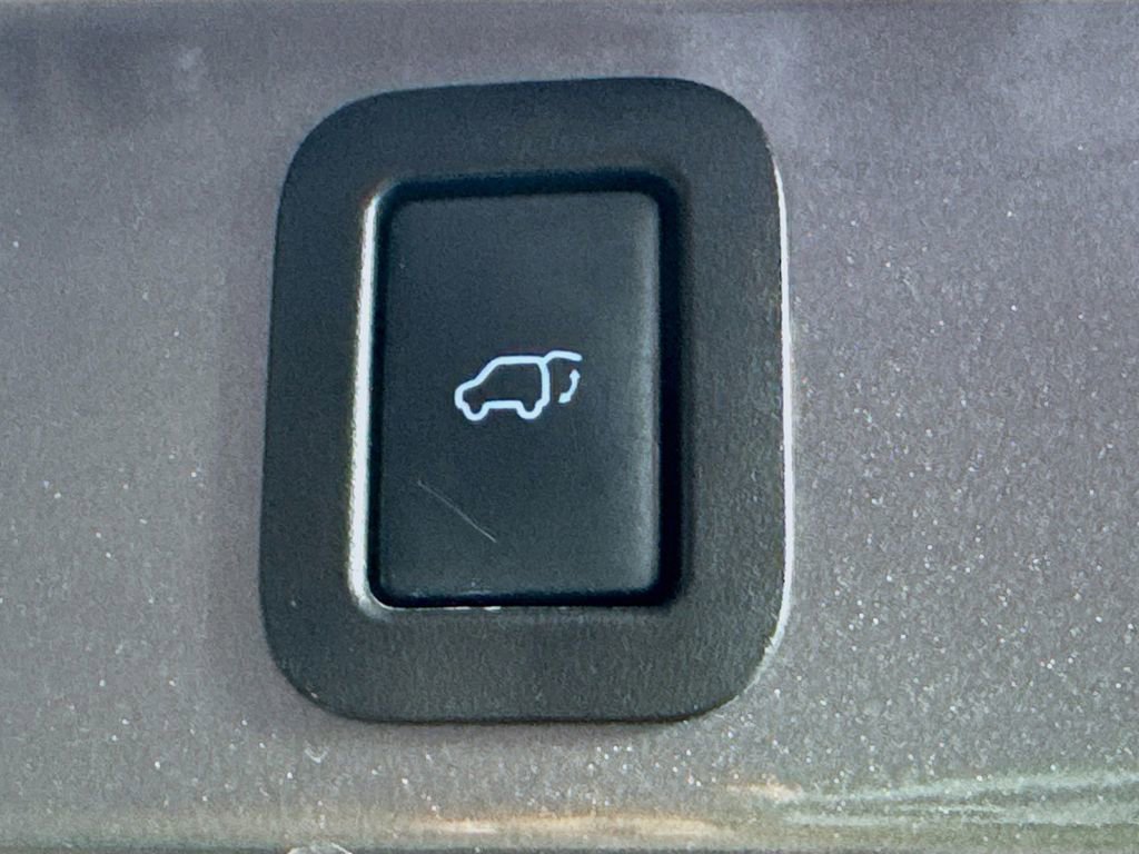 Used 2018 Toyota Highlander XLE FWD image 33