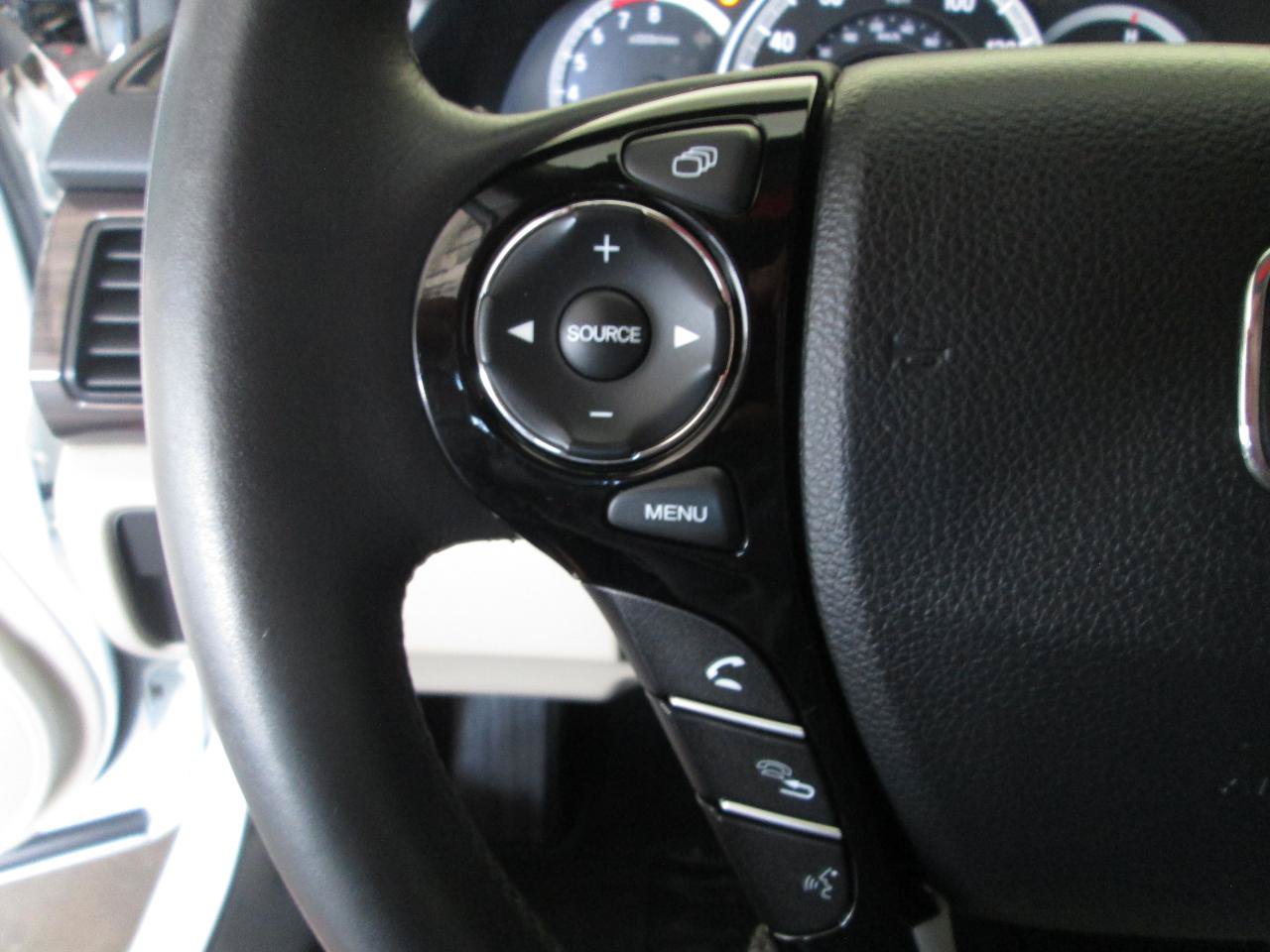 Used 2017 Honda Accord EX-L image 34