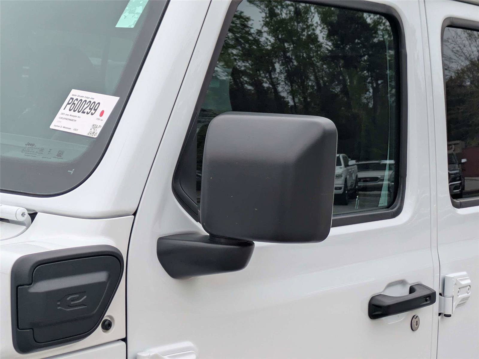 Used 2025 Jeep Wrangler Sahara w/ Safety Group AWD/4WD image 13