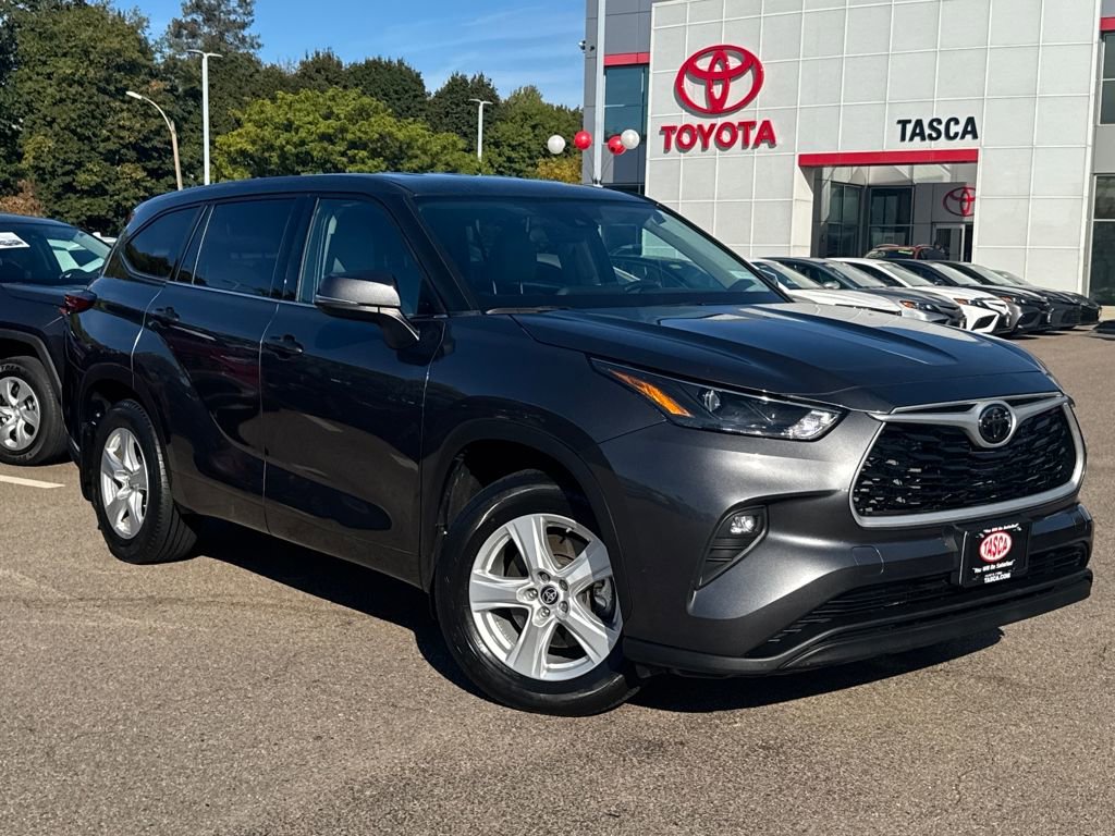 Used 2022 Toyota Highlander LE