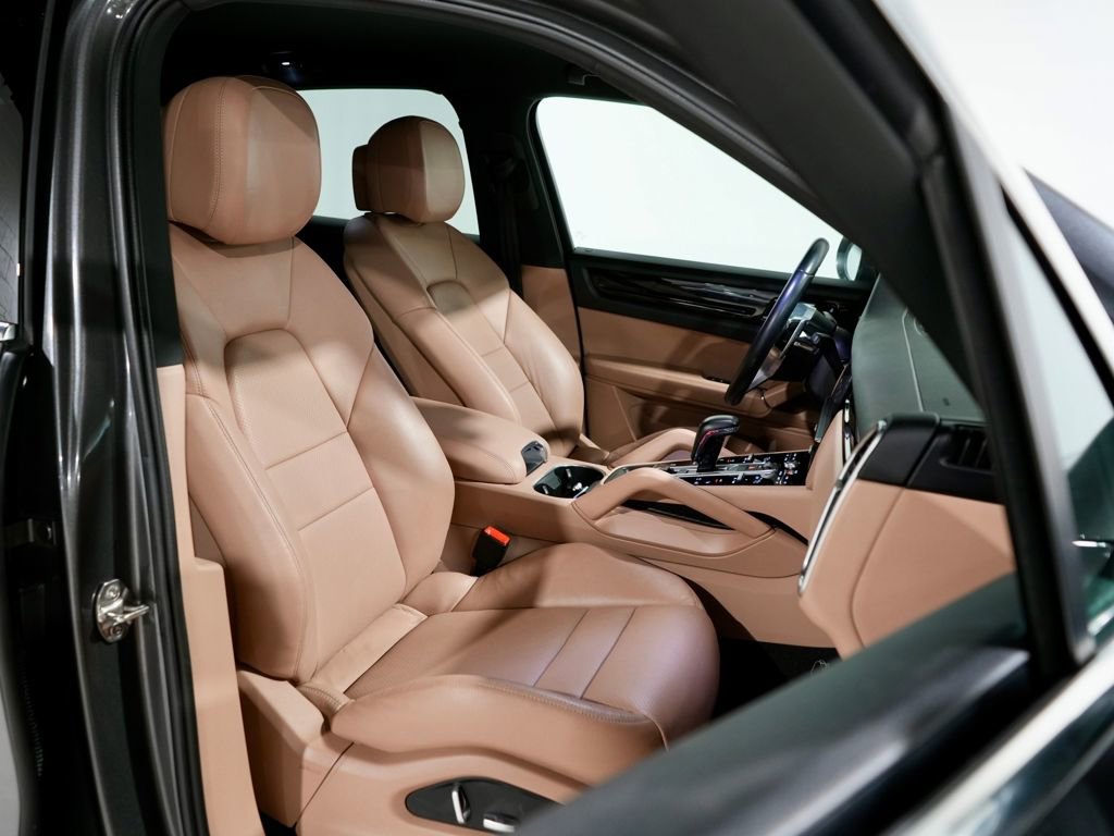 Used 2021 Porsche Cayenne image 24