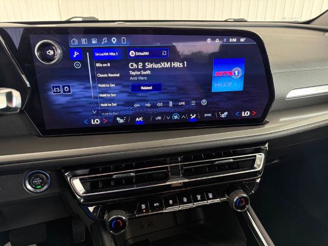 Used 2026 Chevrolet Traverse LT FWD image 4
