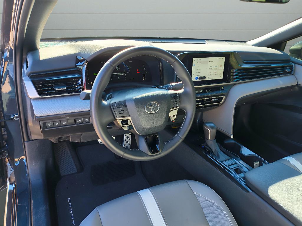 Used 2025 Toyota Camry SE image 17